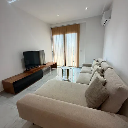 Luxury Garden Building 17th Floor Apartment Tirana
