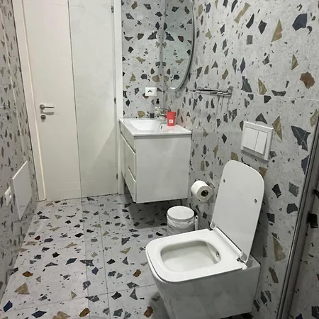 Luxury Garden Building 17th Floor Apartment Tirana